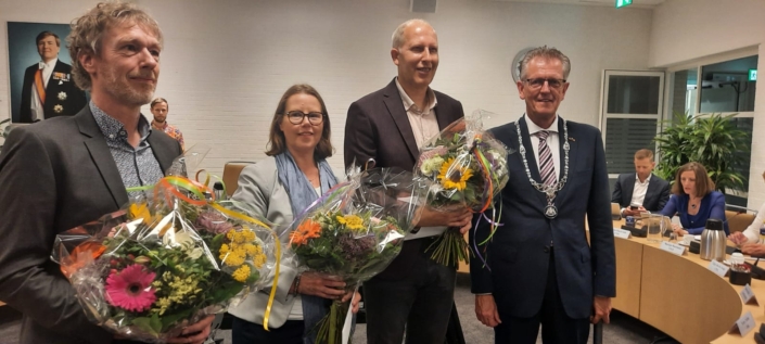 Raadsleden Arjan Kremer (CU) en Karin Ekker-Vording (LZ) en Steven Scheffer (LZ) na de beëdiging